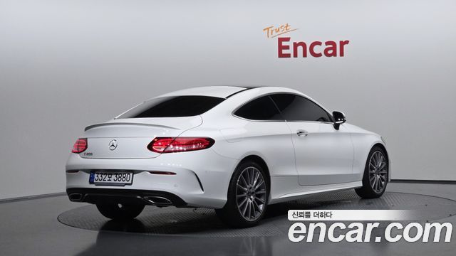Mercedes-Benz C-Class (W205) C200 Coupe 2023 — фото 2