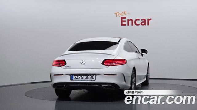 Mercedes-Benz C-Class (W205) C200 Coupe 2023 — фото 4