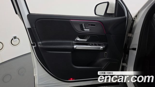 Mercedes-Benz GLB-Class (X247) GLB200 d 2023 — фото 24