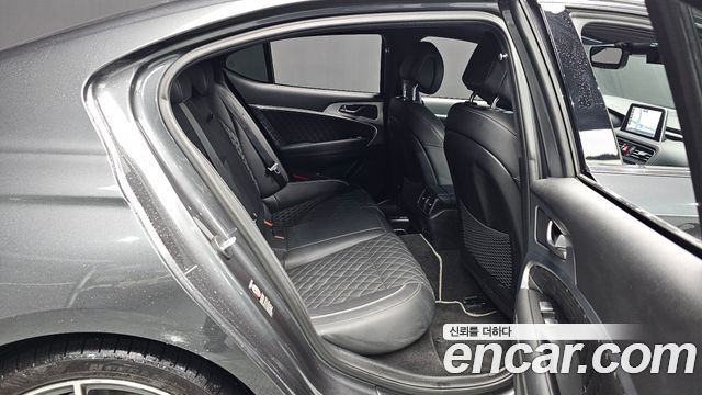 Genesis G70 2.0T Sport Package 2019 — фото 11
