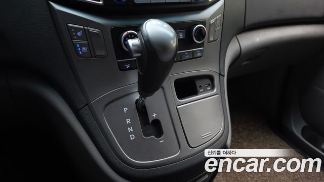 Hyundai Grand Starex Van 3-Seater Smart 2021 — фото 9