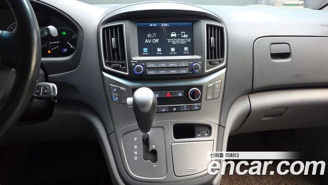 Hyundai Grand Starex Van 3-Seater Smart 2021 — фото 18