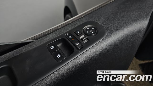 Hyundai Staria HEV 1.6 Tourer 11-Seater Modern 2025 — фото 17