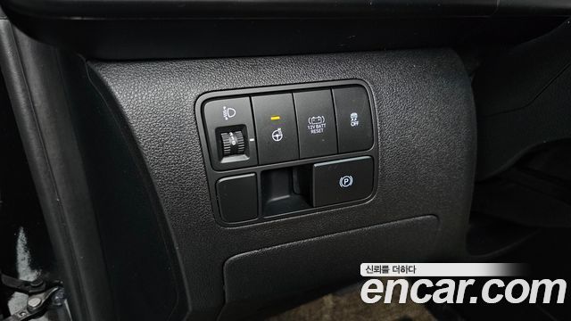 Hyundai Staria HEV 1.6 Tourer 11-Seater Modern 2025 — фото 18