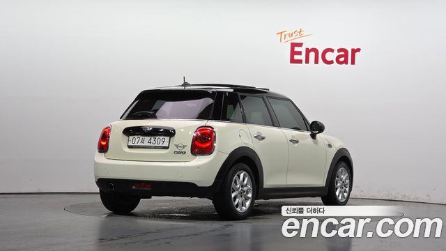 MINI Cooper 5Door HIGH 3rd 2018 — фото 2