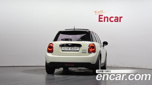 MINI Cooper 5Door HIGH 3rd 2018 — фото 4