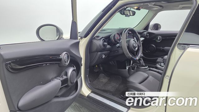 MINI Cooper 5Door HIGH 3rd 2018 — фото 10
