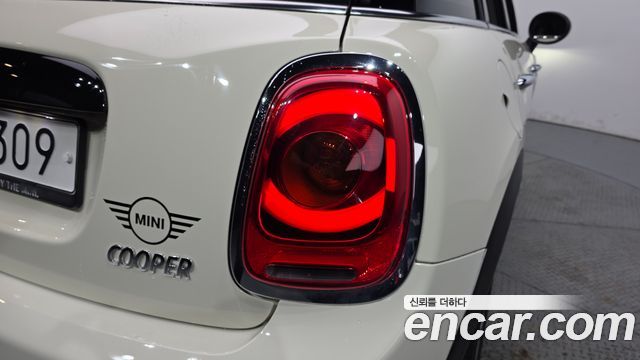 MINI Cooper 5Door HIGH 3rd 2018 — фото 23