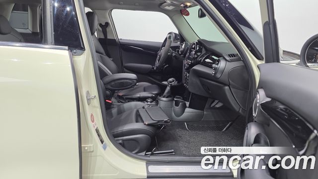 MINI Cooper 5Door HIGH 3rd 2018 — фото 26