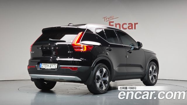 Volvo XC40 B4 Ultimate Bright 2023 — фото 2