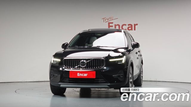 Volvo XC40 B4 Ultimate Bright 2023 — фото 3