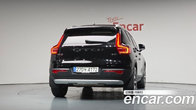 Volvo XC40 B4 Ultimate Bright 2023 — фото 4