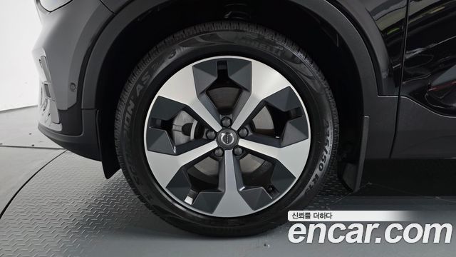 Volvo XC40 B4 Ultimate Bright 2023 — фото 5