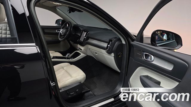 Volvo XC40 B4 Ultimate Bright 2023 — фото 11