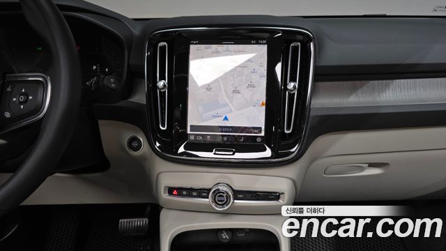 Volvo XC40 B4 Ultimate Bright 2023 — фото 14