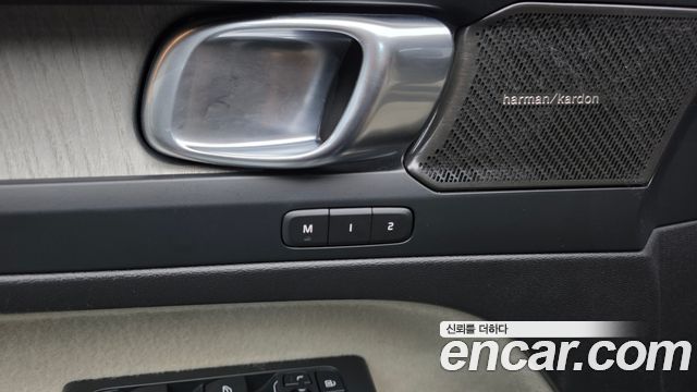 Volvo XC40 B4 Ultimate Bright 2023 — фото 18