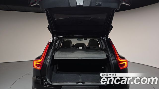 Volvo XC40 B4 Ultimate Bright 2023 — фото 20
