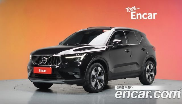 Volvo XC40 B4 Ultimate Bright 2023 — фото 1