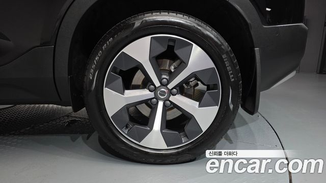 Volvo XC40 B4 Ultimate Bright 2023 — фото 21