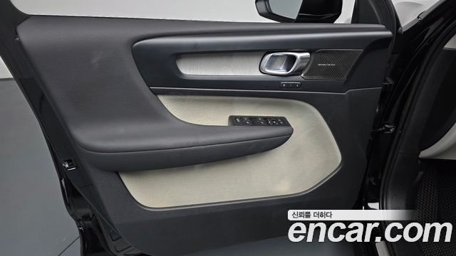 Volvo XC40 B4 Ultimate Bright 2023 — фото 24