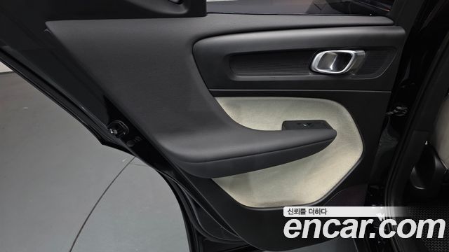 Volvo XC40 B4 Ultimate Bright 2023 — фото 25