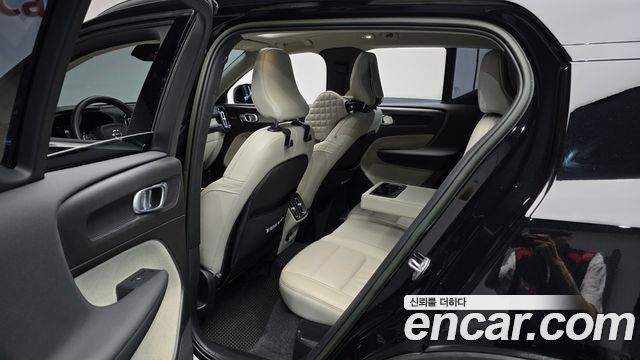 Volvo XC40 B4 Ultimate Bright 2023 — фото 26