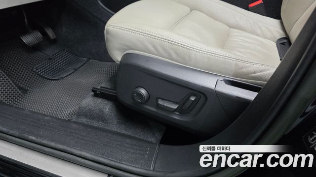 Volvo XC40 B4 Ultimate Bright 2023 — фото 28
