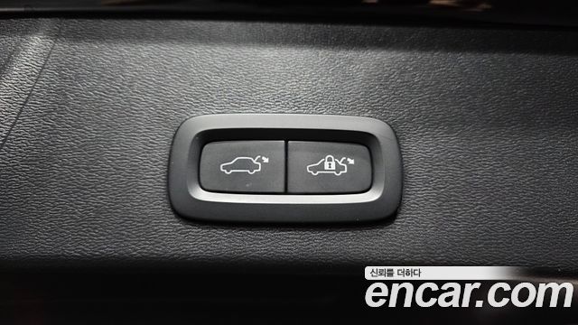 Volvo XC40 B4 Ultimate Bright 2023 — фото 32