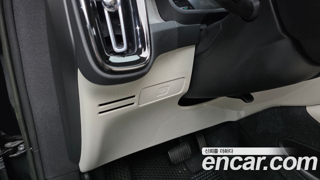 Volvo XC40 B4 Ultimate Bright 2023 — фото 33