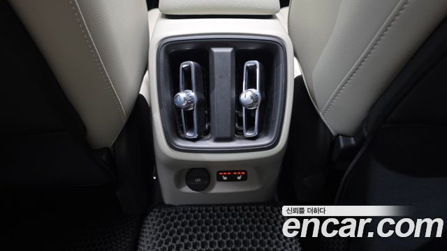 Volvo XC40 B4 Ultimate Bright 2023 — фото 34