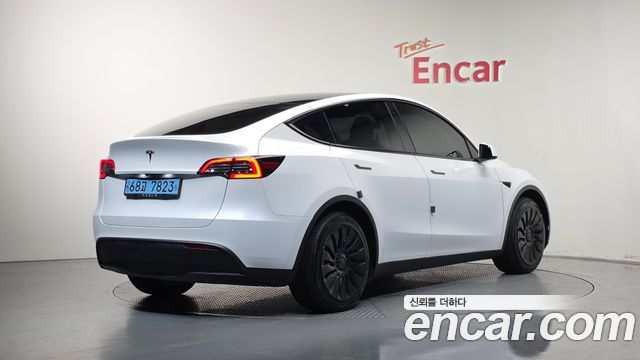 Tesla Model Y RWD 2023 — фото 2