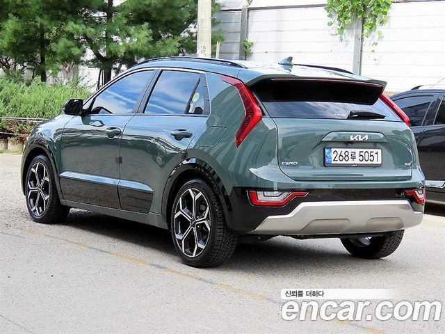 Kia Niro Signature 2023 — фото 3