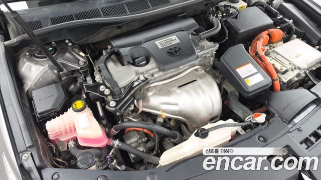 Toyota Camry Hybrid XLE 2016 — фото 6