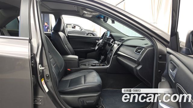 Toyota Camry Hybrid XLE 2016 — фото 11