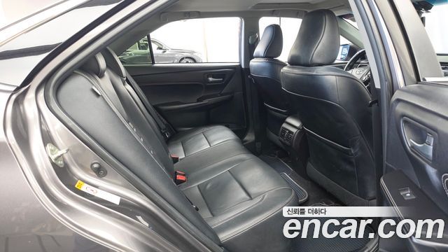 Toyota Camry Hybrid XLE 2016 — фото 12