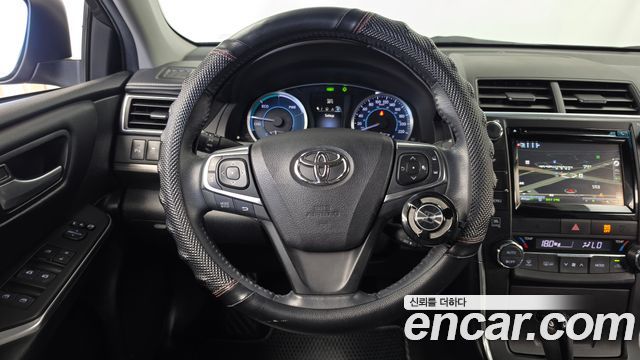 Toyota Camry Hybrid XLE 2016 — фото 13