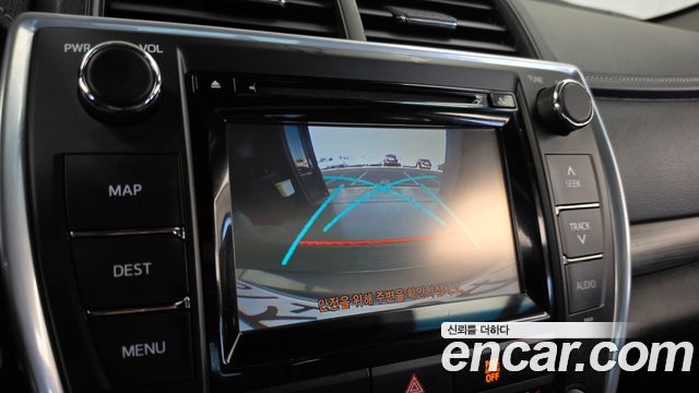 Toyota Camry Hybrid XLE 2016 — фото 15