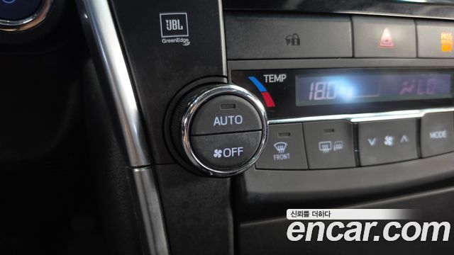 Toyota Camry Hybrid XLE 2016 — фото 16
