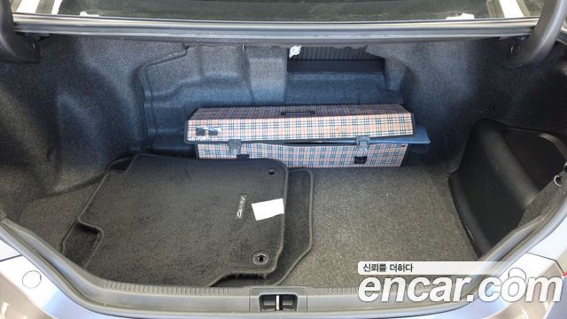 Toyota Camry Hybrid XLE 2016 — фото 20