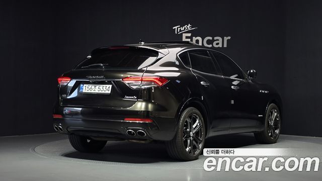 Maserati Levante 3.0 Diesel AWD GranLusso 2019 — фото 2