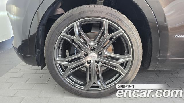 Maserati Levante 3.0 Diesel AWD GranLusso 2019 — фото 5