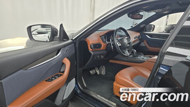 Maserati Levante 3.0 Diesel AWD GranLusso 2019 — фото 10