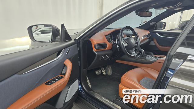 Maserati Levante 3.0 Diesel AWD GranLusso 2019 — фото 29