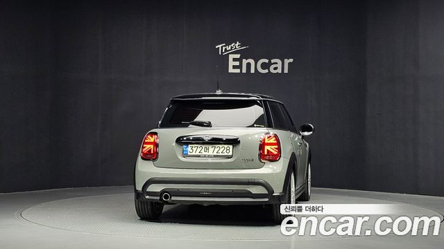 MINI Cooper Classic Plus 3rd 2022 — фото 4