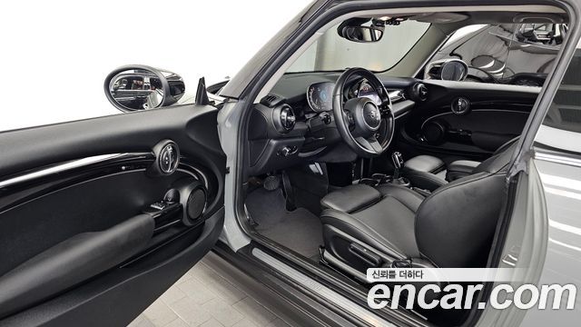MINI Cooper Classic Plus 3rd 2022 — фото 10