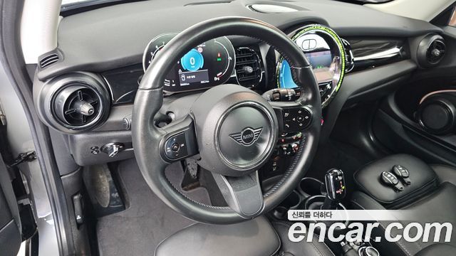 MINI Cooper Classic Plus 3rd 2022 — фото 17