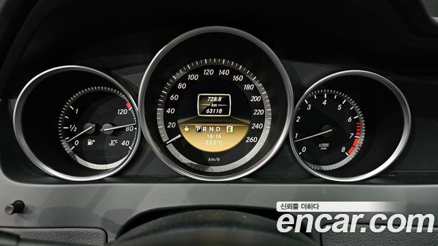 Mercedes-Benz C-Class (W204) C200 CGI 2012 — фото 8