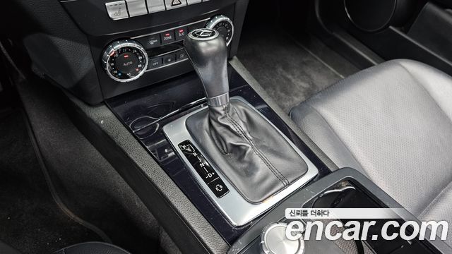 Mercedes-Benz C-Class (W204) C200 CGI 2012 — фото 9