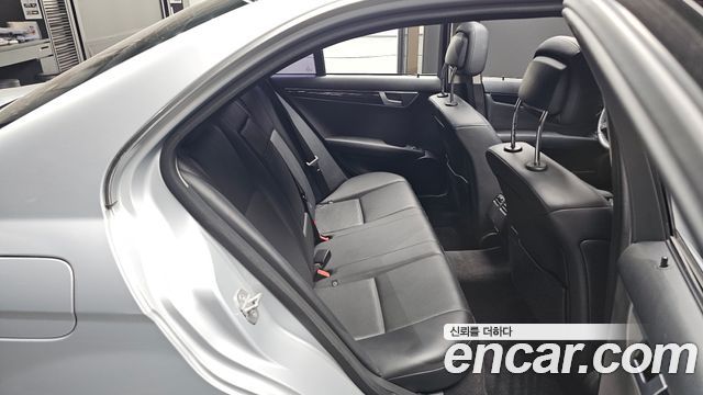 Mercedes-Benz C-Class (W204) C200 CGI 2012 — фото 11