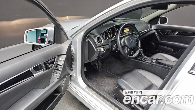 Mercedes-Benz C-Class (W204) C200 CGI 2012 — фото 12